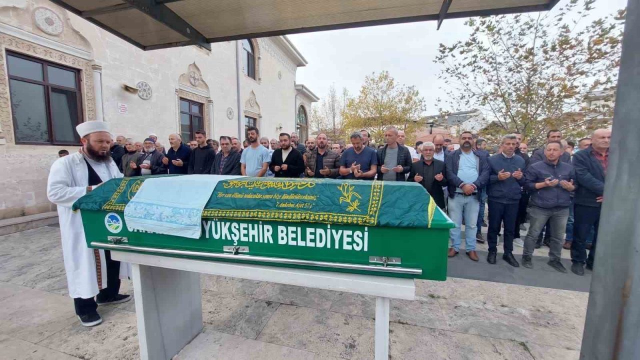 Sakarya’nın Akyazı ilçesi D-140 karayolunda meydana gelen kazada ağır yaralanan
