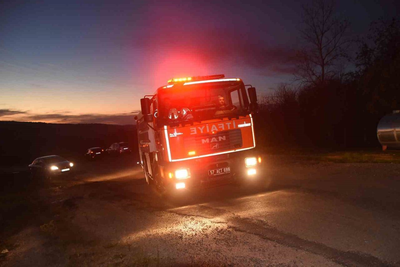 Sinop’ta yangın ihbarı, ekipleri alarma geçirdi. Çok sayıda itfaiyenin sevk