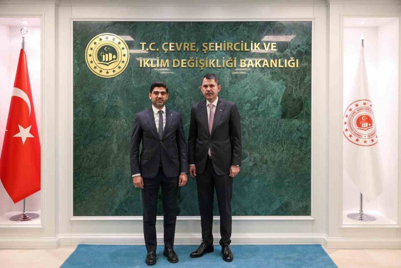 Çevre, Şehircilik ve İklim Değişikliği Bakanı Murat Kurum, bir dizi