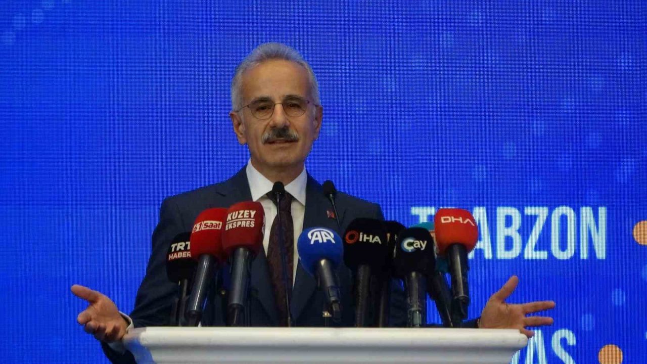 Ulaştırma ve Altyapı Bakanı Abdulkadir Uraloğlu, İstanbul Büyükşehir Belediyesi’nin uygulamasıyla