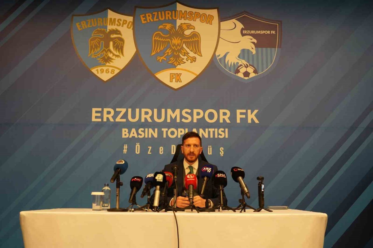 Erzurumspor FK Başkanı Ahmet Dal, düzenlenen basın toplantısında kulüp ve