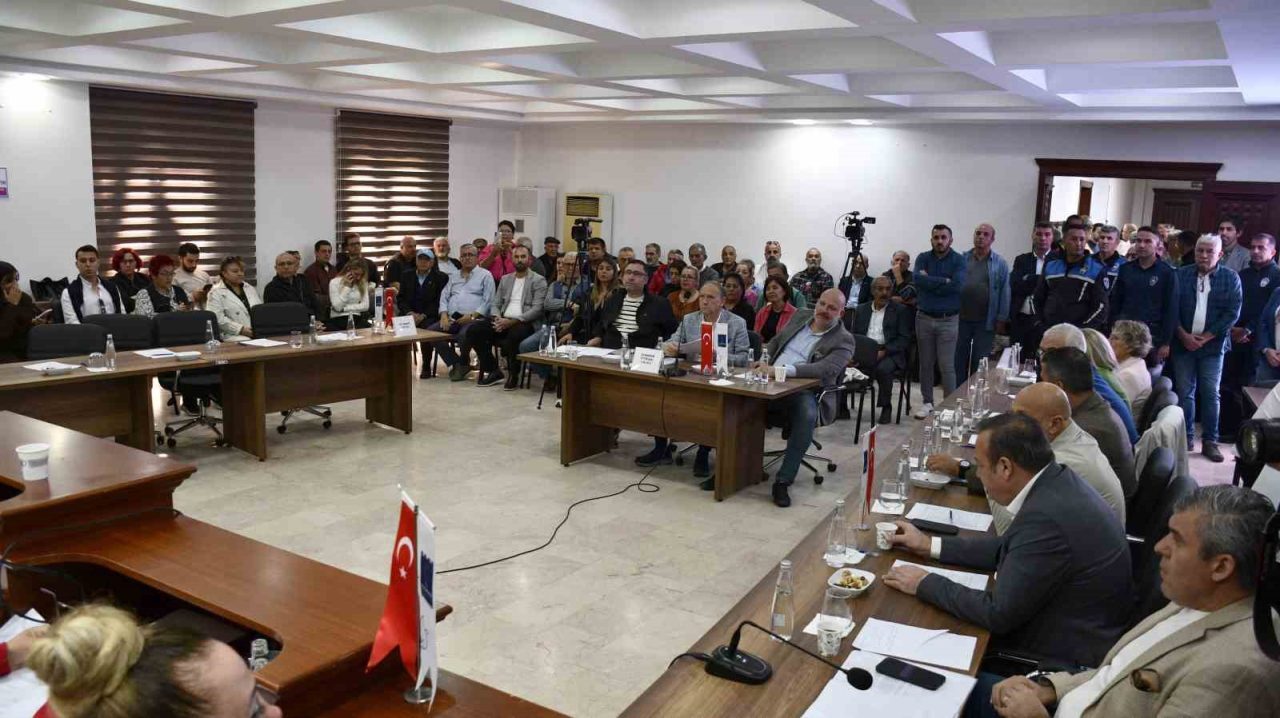 Kuşadası Belediyesi Davutlar Ek Hizmet Binası’nda gerçekleştirilen Kasım ayı olağan