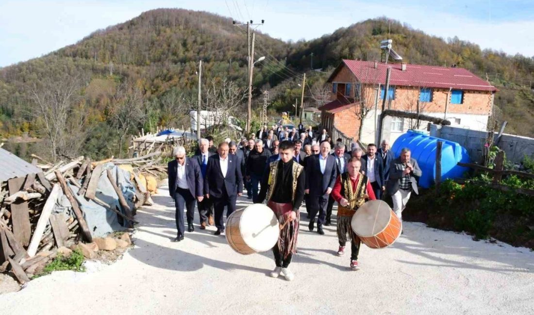 zurna ile karşılanan Başkan Kul, coşkulu kalabalığa hitaben, “Bizim için