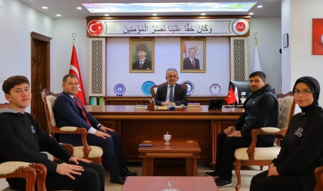 Bayburt Lisesi, Filistin ve Gazze’deki mazlumların yararına yardım kampanyası düzenledi.