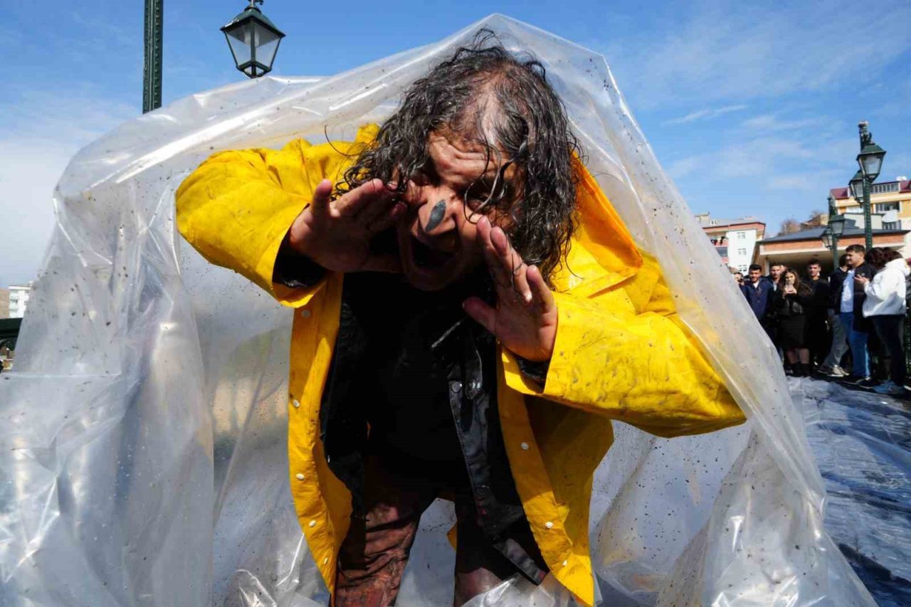 Erzincan Binali Yıldırım Üniversitesi Güzel Sanatlar Fakültesi Dekanı Prof. Dr.