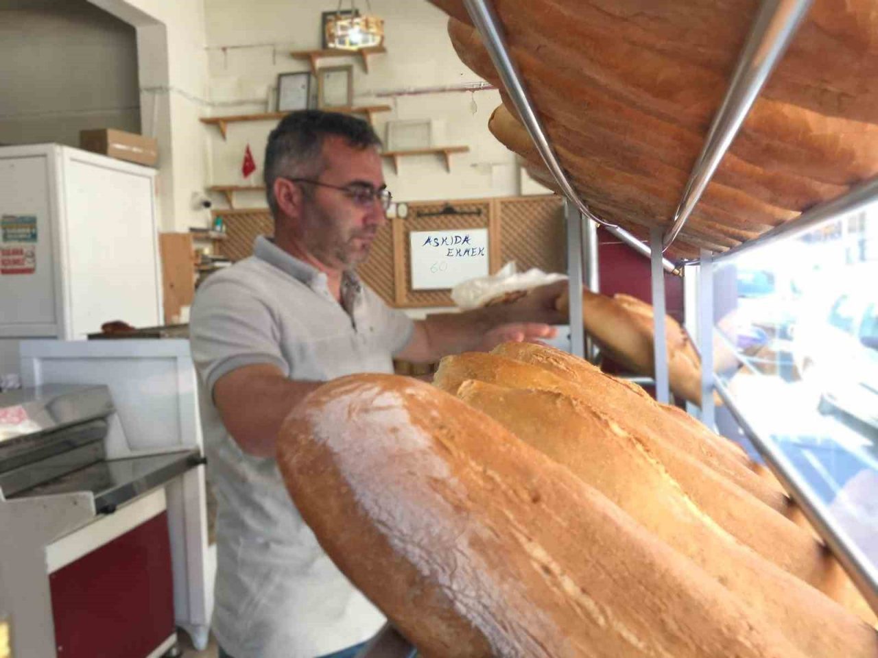 Bayburt’ta ekmek fiyatlarına 2,5 TL zam yapıldı. 12,5 lira olan