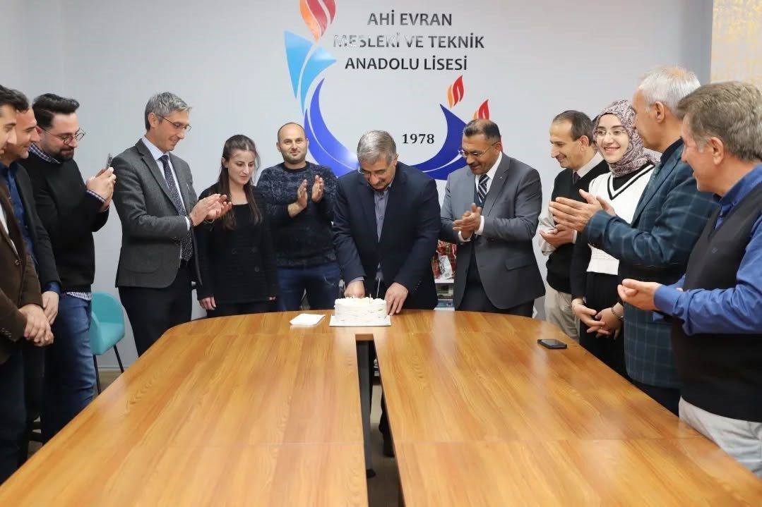 Bayburt Ahi Evran Mesleki ve Teknik Anadolu Lisesi Müdürü Hüseyin