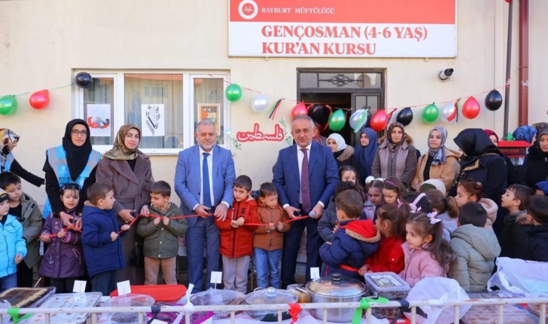 Bayburt İl Müftülüğünce Filistin yararına hayır çarşısı etkinliği düzenledi. Genç