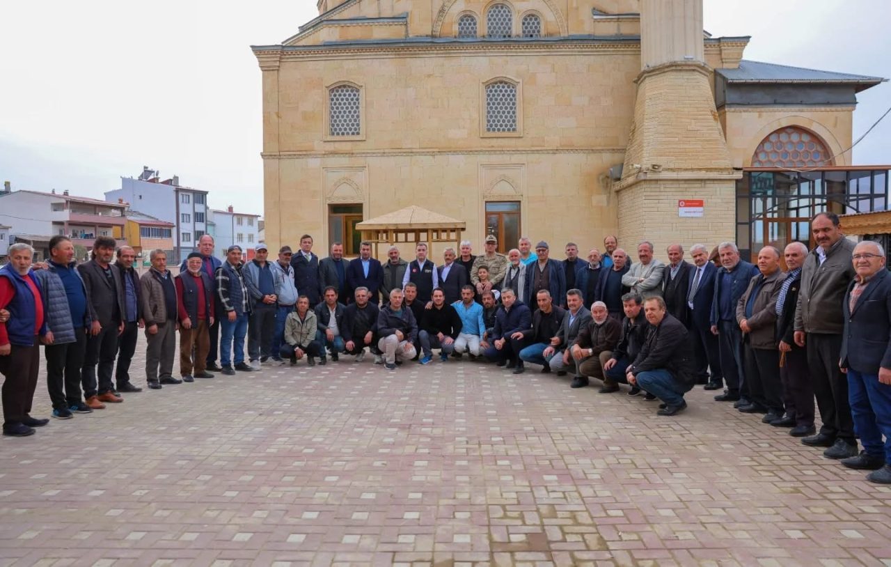 Bayburt’un Adabaşı ve Aydıncık köylerinde vatandaşların talepleri dinlenerek, yürütülen çalışmalar
