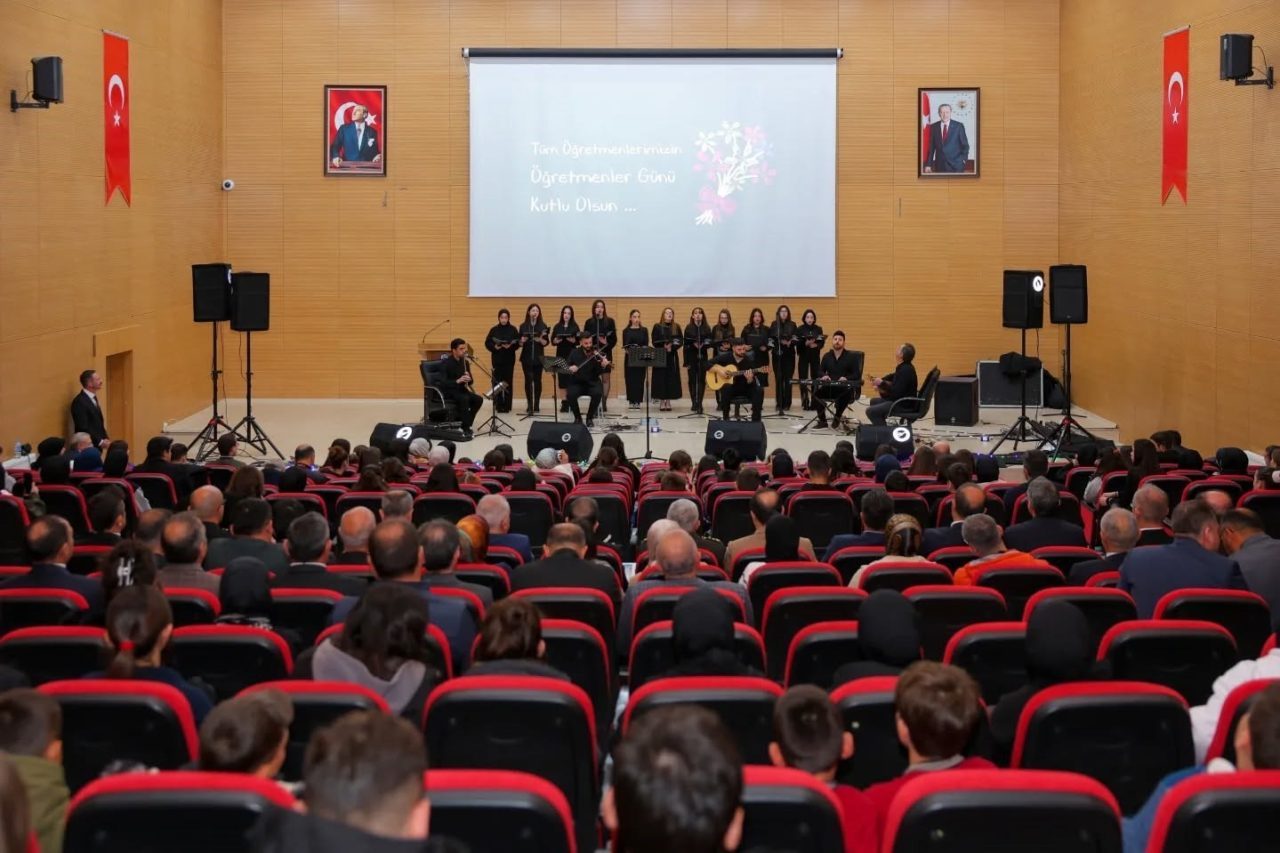 24 Kasım Öğretmenler Günü dolayısıyla Bayburt Rekabet Kurumu Kız Anadolu