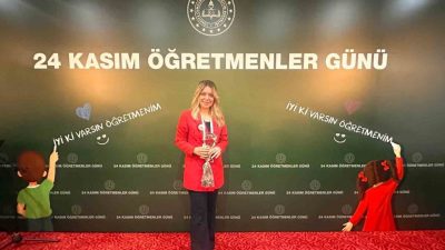 Bayburt Fen Lisesi İngilizce Öğretmeni Mevhibe Kübra Hançer, ‘Yılın Öğretmeni’