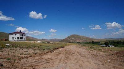 Bayburt merkeze bağlı Çayıryolu köyünde uzun süredir beklenen TOKİ konut