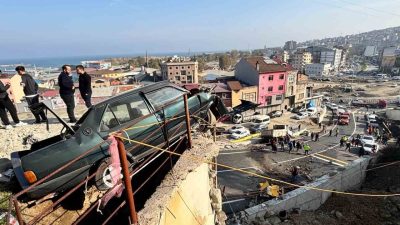 Trabzon’un Ortahisar ilçesinde belediyeye ait bir kamyonet, el freninin boşalması