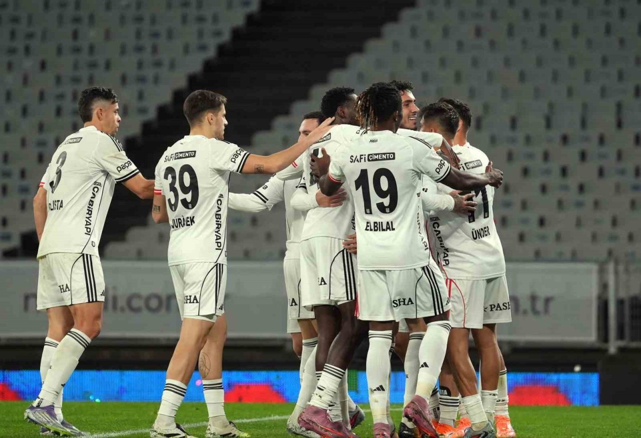 Beşiktaş, bu sezon deplasmanda oynadığı 8 maçta 4 galibiyet, 2