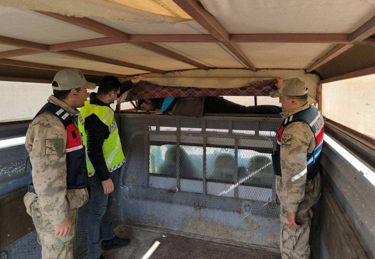 Jandarma ekipleri, Erzurum’daki sorumluluk alanlarında bir ay içinde yaptıkları operasyonlarda