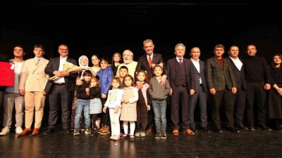 Erzurum’da “Bir Gün Değil Bir Gül’dür Öğretmen” isimli tiyatro gösterimi