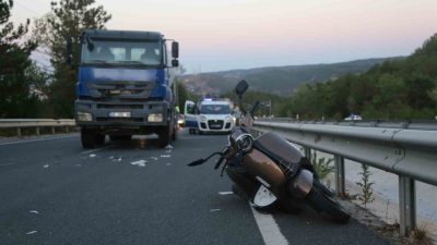 Kastamonu’da önündeki motosiklete çarparak 1 kişinin ölümüne, 1 kişinin de
