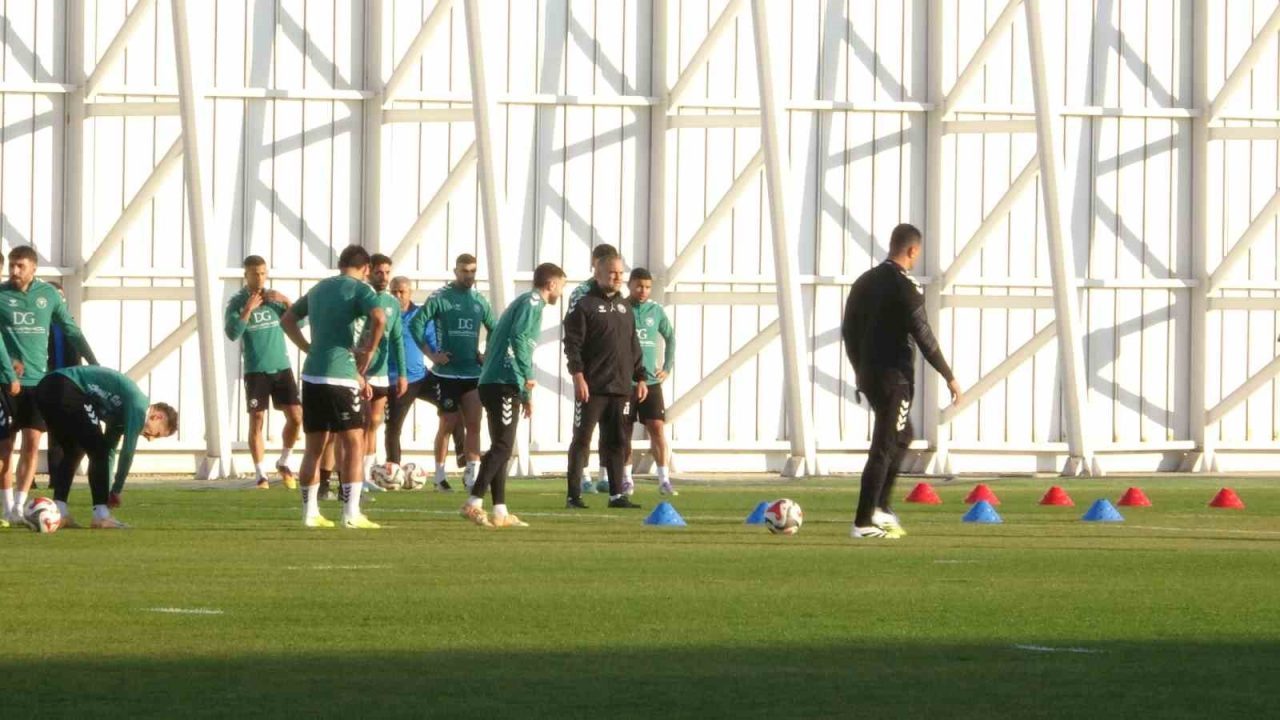Konyaspor Teknik Direktörü Çağdaş Atan, hafta sonu oynayacakları Trabzonspor maçı
