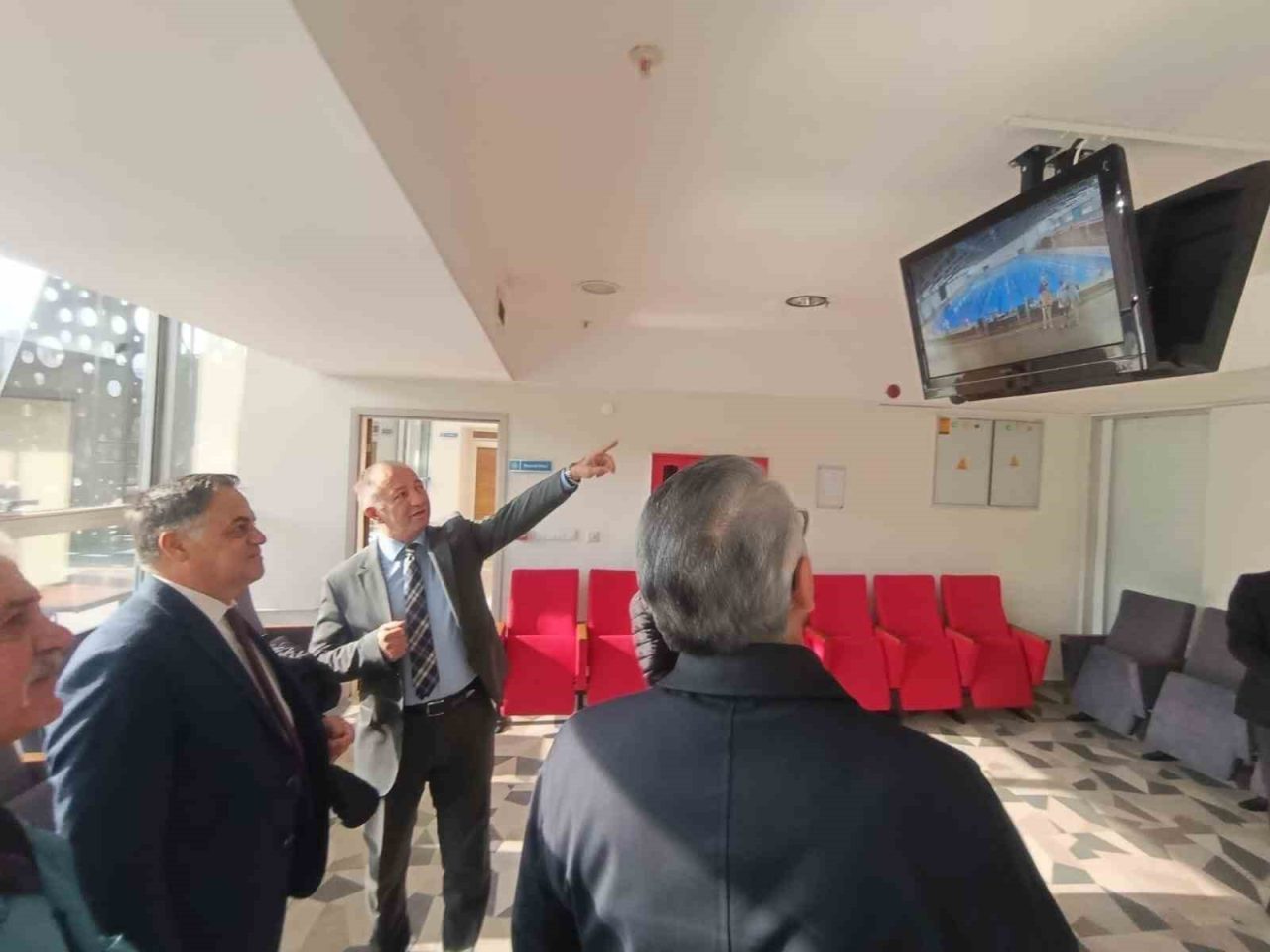 Erzurum Gençlik ve Spor İl Müdürü Levent Çakmur, hizmet, şube