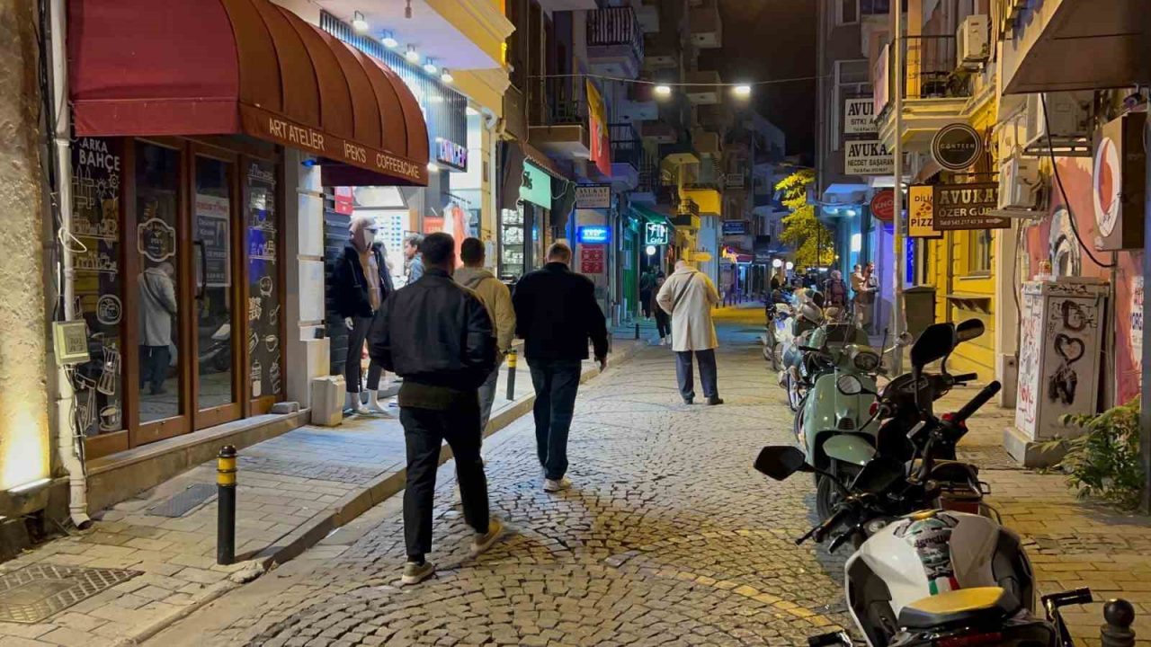 Çanakkale’nin Ayvacık ilçesi açıklarında 4 büyüklüğünde deprem meydana geldi. AFAD’dan