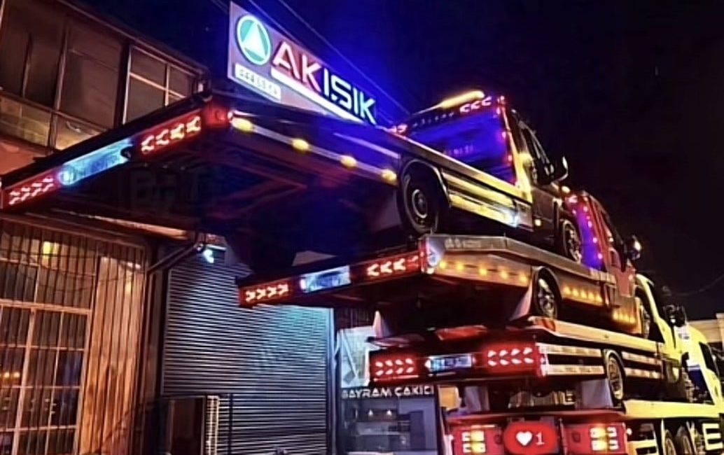 Sakarya’nın Erenler ilçesinde kayar kasalı bir çekicinin üzerine 3 ayrı