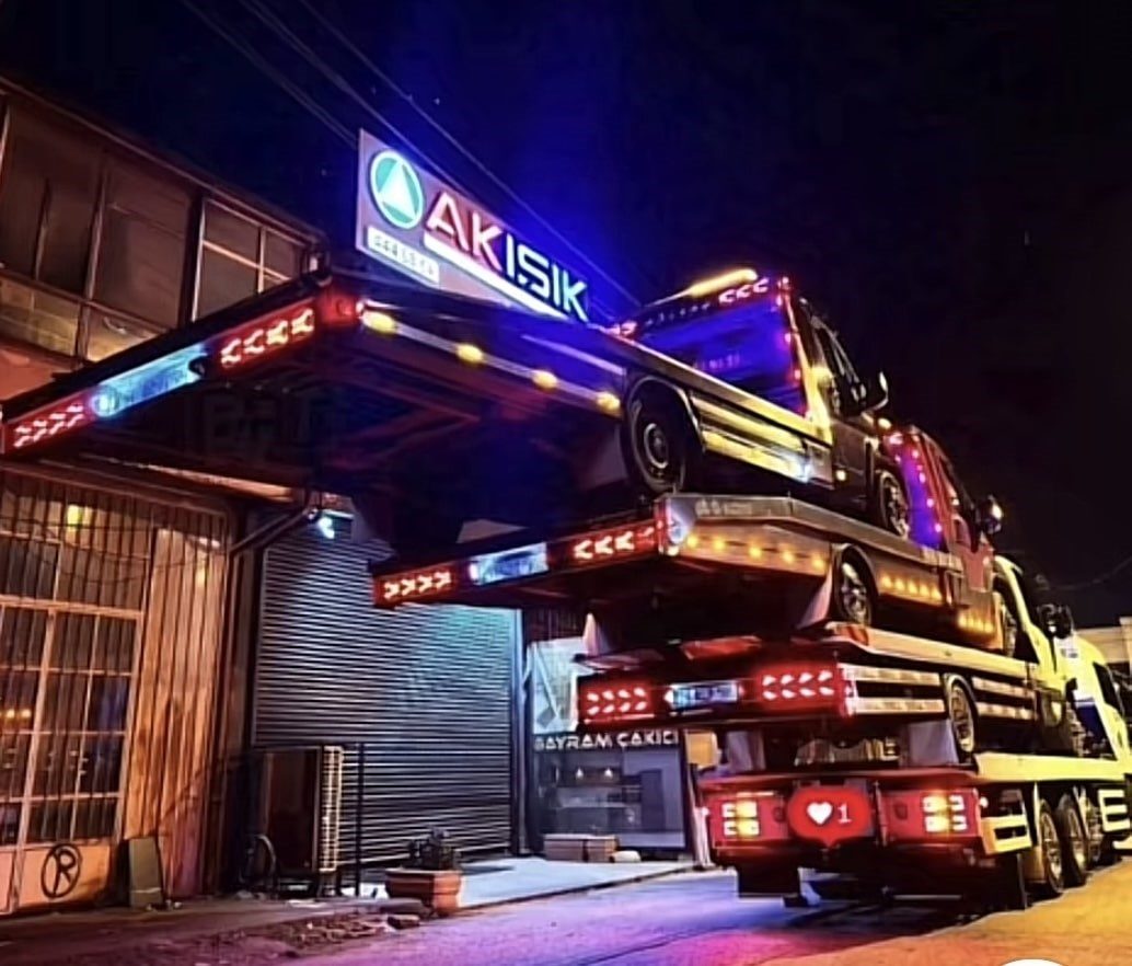 Sakarya’nın Erenler ilçesinde kayar kasalı bir çekicinin üzerine 3 ayrı