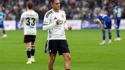 Beşiktaşlı futbolcu Cengiz Ünder, Samsunspor ağlarına attığı golle siyah-beyazlı formayla