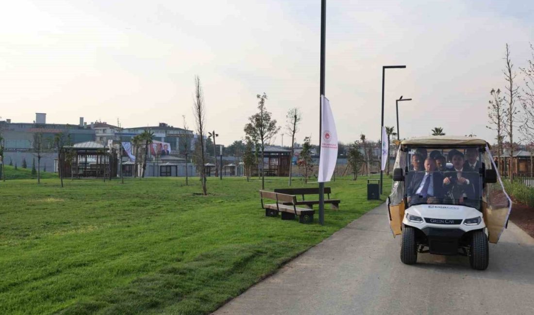 Cumhurbaşkanı Recep Tayyip Erdoğan, açılışına katıldığı Atatürk Havalimanı Millet Bahçesi’nde