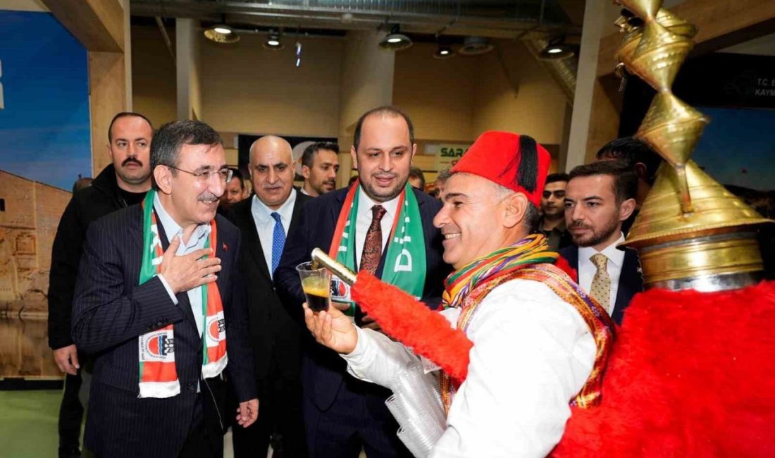 Cumhurbaşkanı Yardımcısı Cevdet Yılmaz, İstanbul’da düzenlenen Diyarbakır Tanıtım Günleri’ni ziyaret
