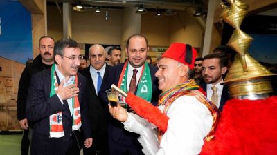 Cumhurbaşkanı Yardımcısı Cevdet Yılmaz, İstanbul’da düzenlenen Diyarbakır Tanıtım Günleri’ni ziyaret