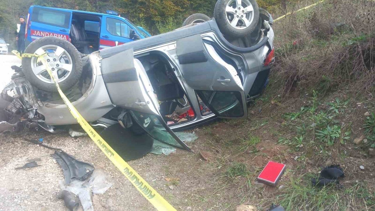Sakarya’nın Akyazı ilçesinde otomobilin şarampole uçtuğu kazada ölü sayısı ikiye