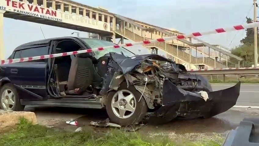 Sakarya’nın Pamukova ilçesi D-650 kara yolunda park halindeki tıra çarparak