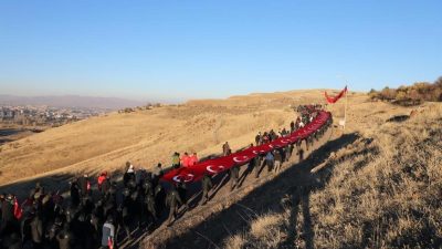 Erzurum Kalkınma Vakfı (ERVAK) Başkanı Erdal Güzel, Ordu ve millet