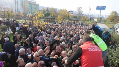 Trabzon’un Yomra ilçesinde bugün yöreye has ürün veren elma ve