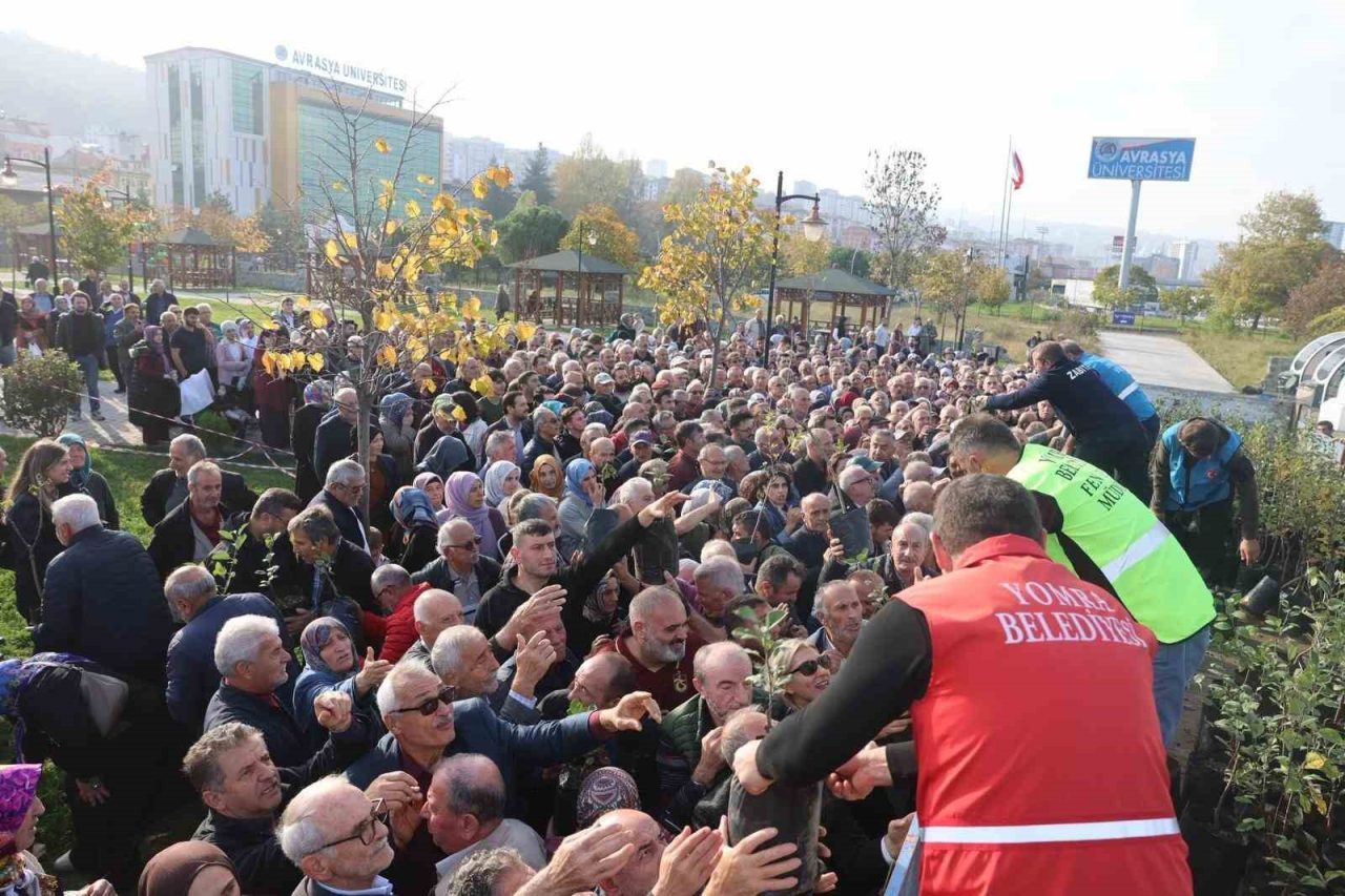Trabzon’un Yomra ilçesinde bugün yöreye has ürün veren elma ve