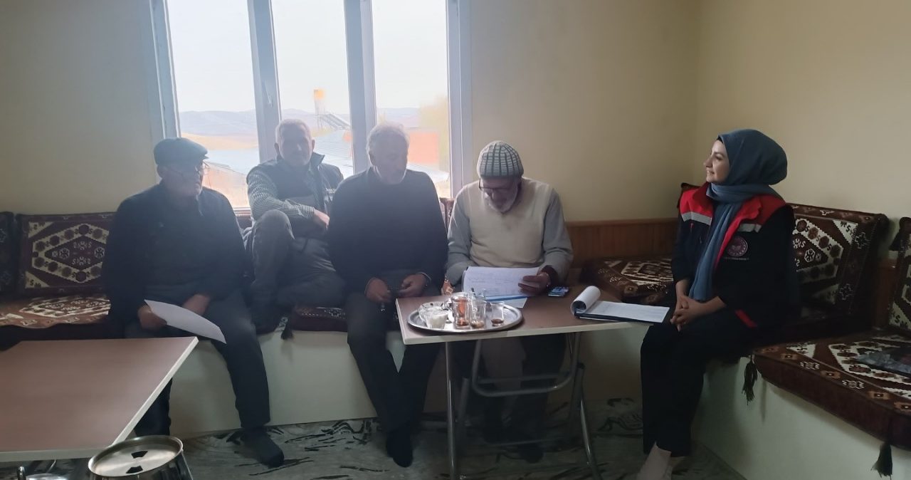 Bayburt’un Demirözü ilçesine bağlı Bayrampaşa, Eymür ve Yakupabdal köylerinde yetiştiricilere,