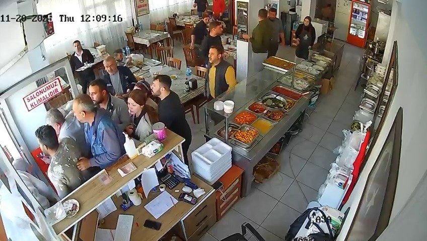 Osmaniye’nin Bahçe ilçesinde yaşanan 4.4 büyüklüğünde depreme lokantada yakalanan vatanşların