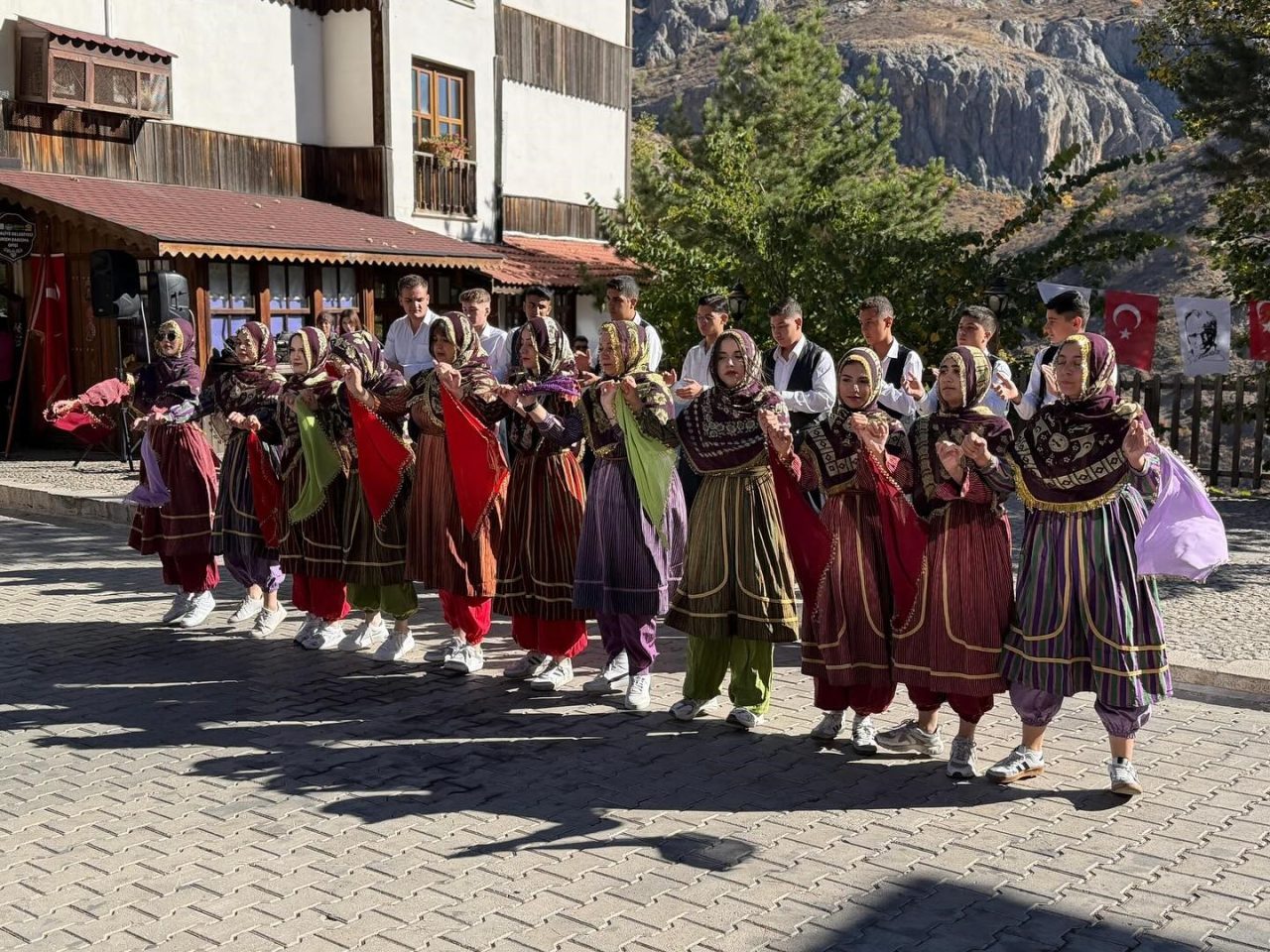 Erzincan’ın Kemaliye ilçesinde başlatılan “Okullarda Kemaliye Kültürü Yaşatılması” projesi kapsamında