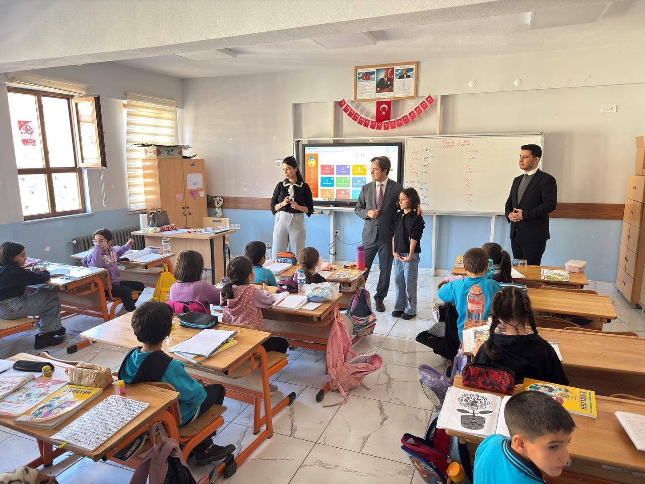 Kemaliye Kaymakamı Emirhan Arıkan, ilçedeki eğitim faaliyetlerini yerinde incelemek ve