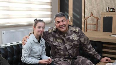 Erzurum İl Emniyet Müdürümüz Onur Karaburun, okul önlerinde yapılan uygulamaları