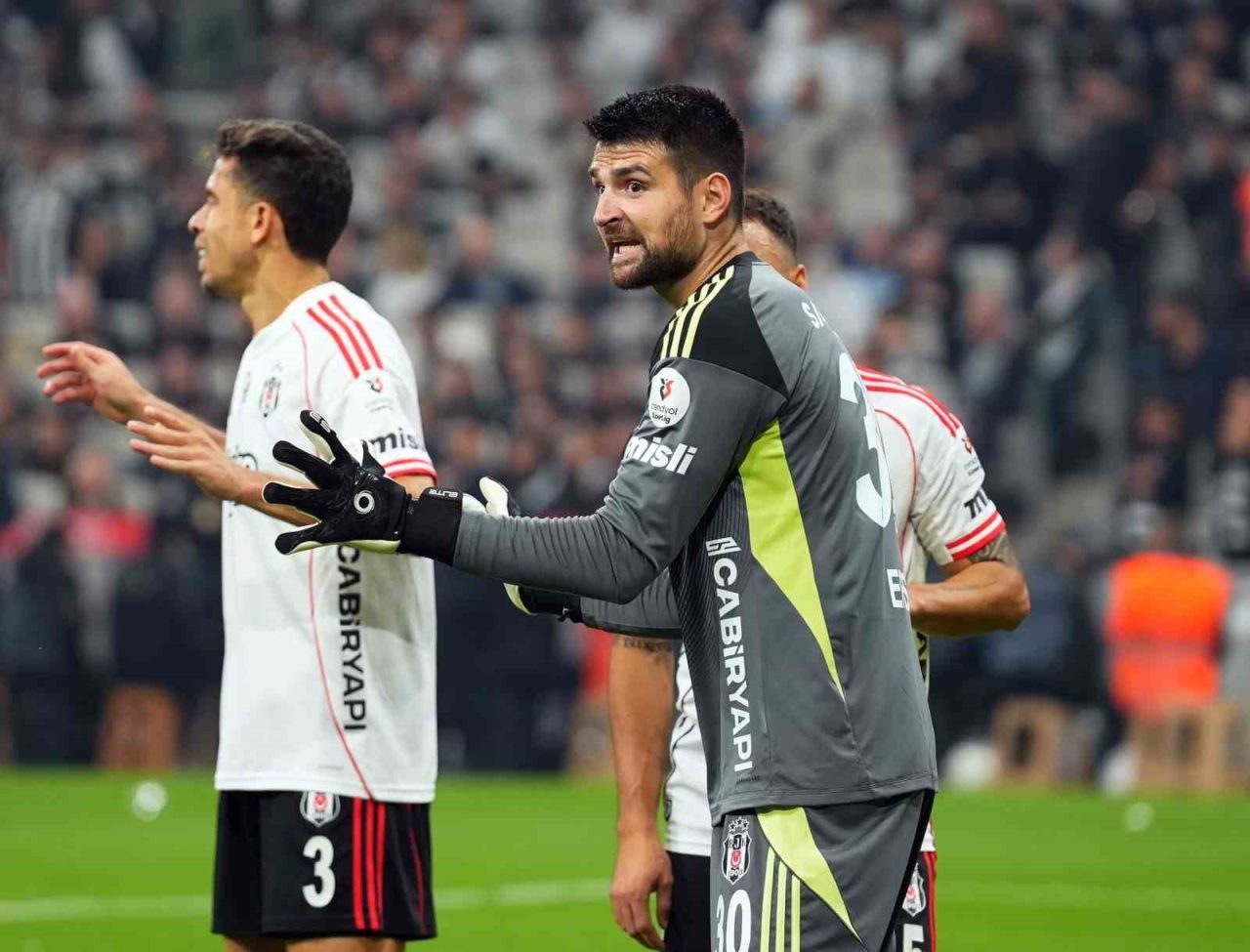 Ersin Destanoğlu, Beşiktaş’ta 11’de başladığı Fenerbahçe maçlarında rakibine karşı ilk