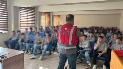 Erzincan Çocuk Şube Müdürlüğünce lise öğrencilerine yönelik eğitimler düzenlendi. Toplam