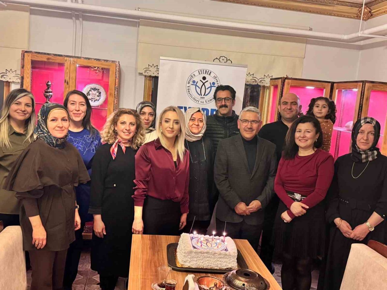 Erzincan Eğitim Yöneticileri ve Uzmanları Derneği (EYUDER) üyeleri, Öğretmenler Günü