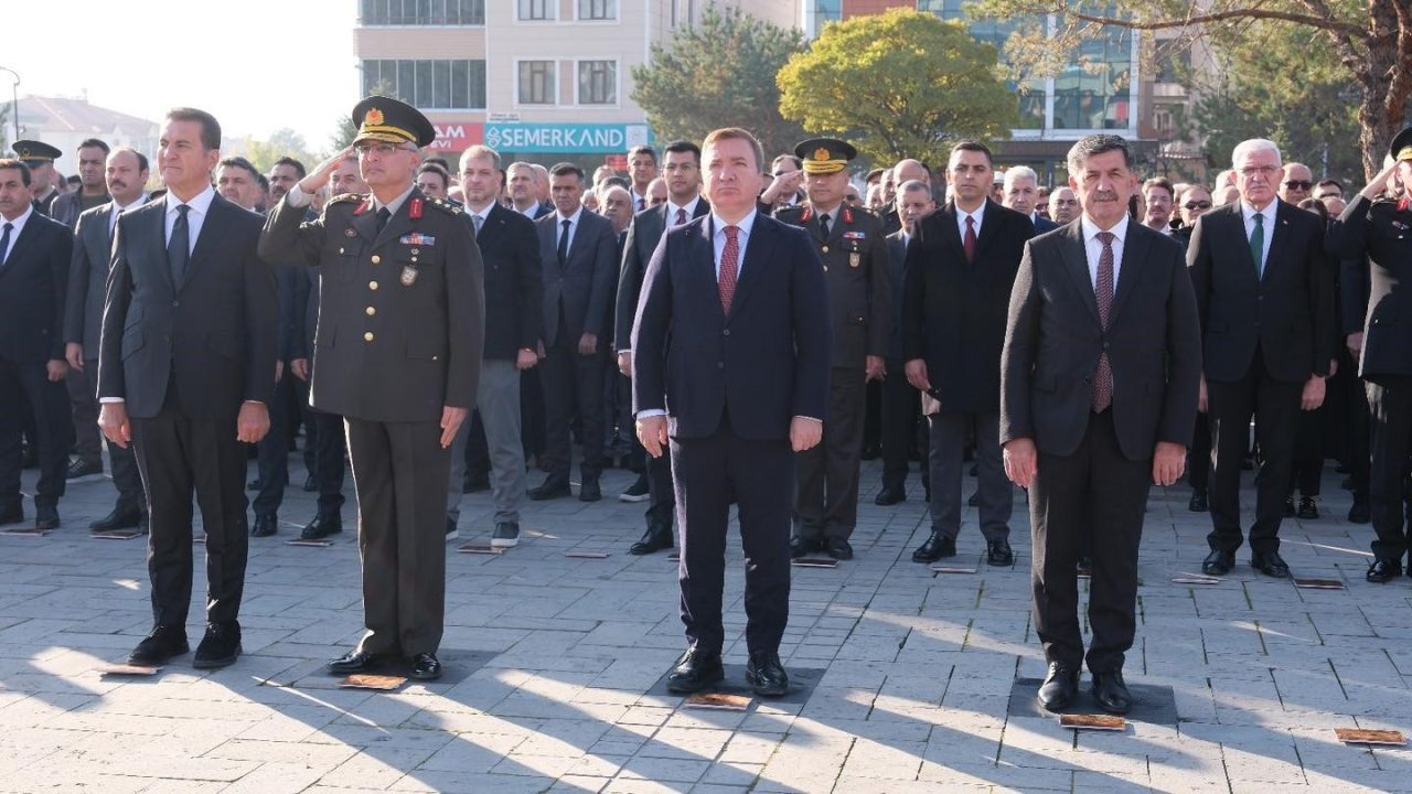 Türkiye Cumhuriyeti’nin kurucusu Gazi Mustafa Kemal Atatürk, ebediyete intikalinin 87.
