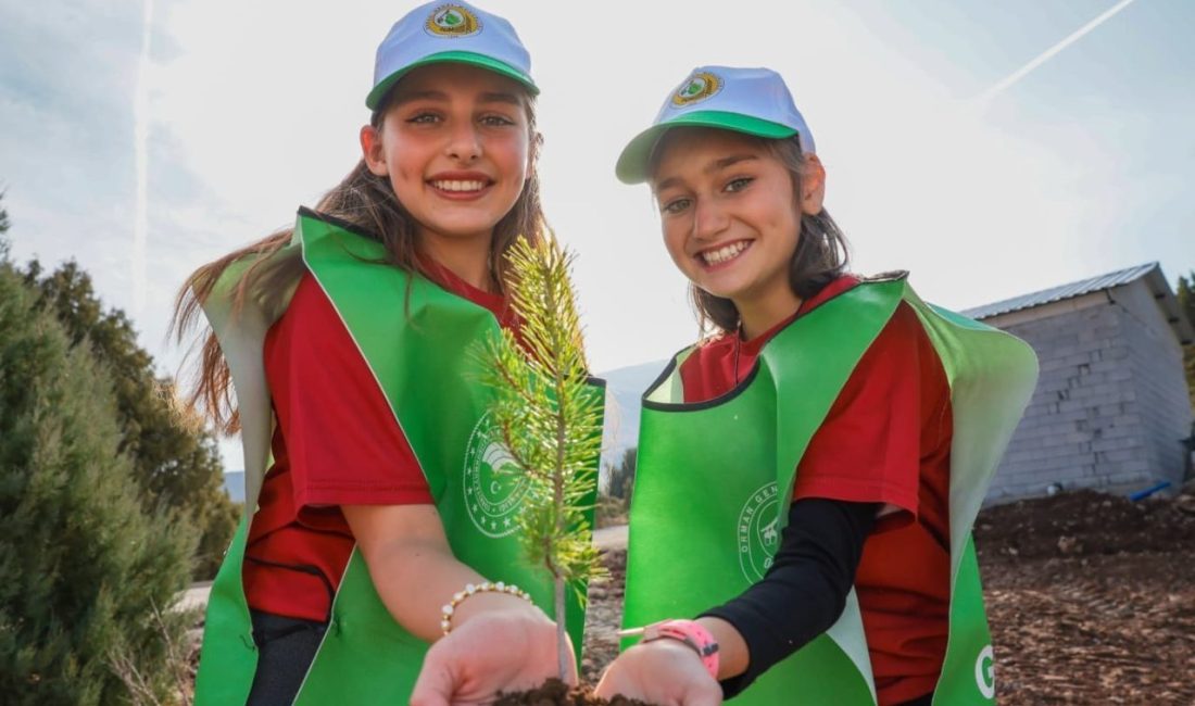 Erzincan’da 11 Kasım Milli Ağaçlandırma Günü’nde binlerce fidan toprakla buluştu.