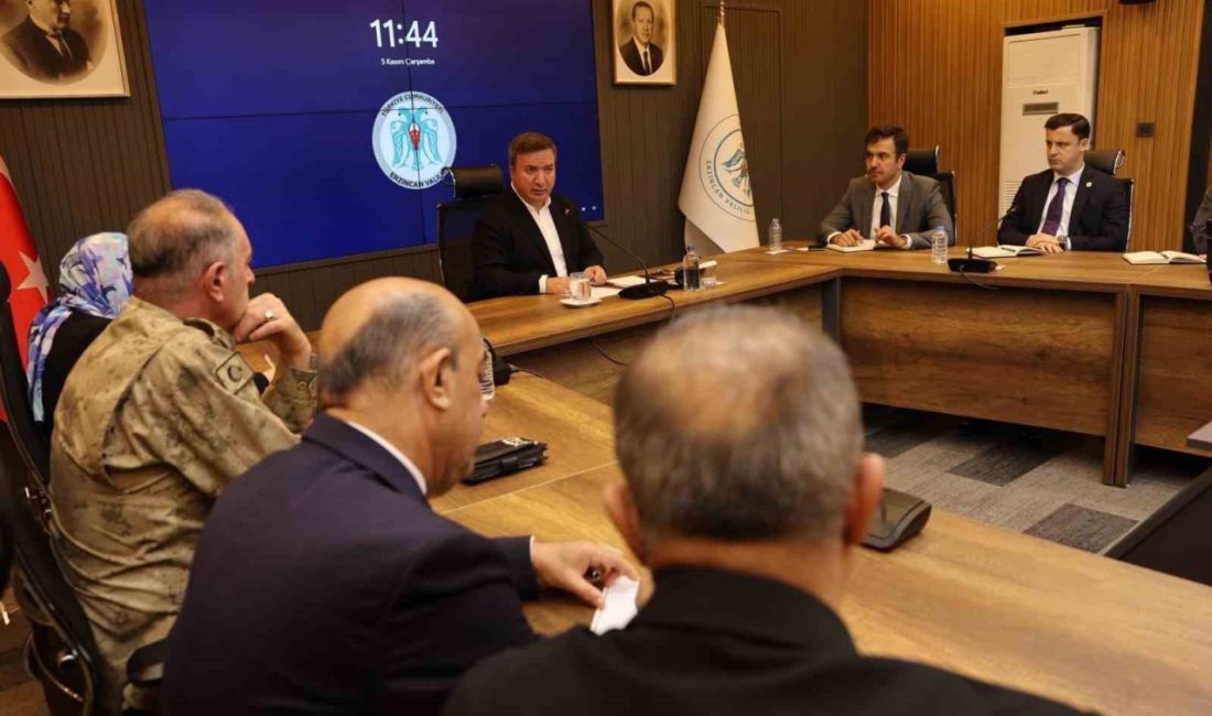 Erzincan Valisi Hamza Aydoğdu başkanlığında, vali yardımcıları ve birim amirlerinin