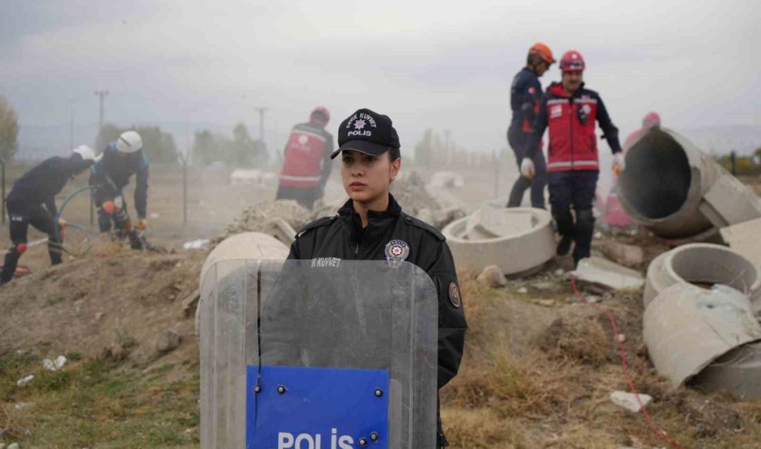 Erzincan’da 6,4 büyüklüğündeki depremin canlandırıldığı yerel düzey deprem tatbikatı, gerçeğini