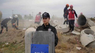 Erzincan’da 6,4 büyüklüğündeki depremin canlandırıldığı yerel düzey deprem tatbikatı, gerçeğini