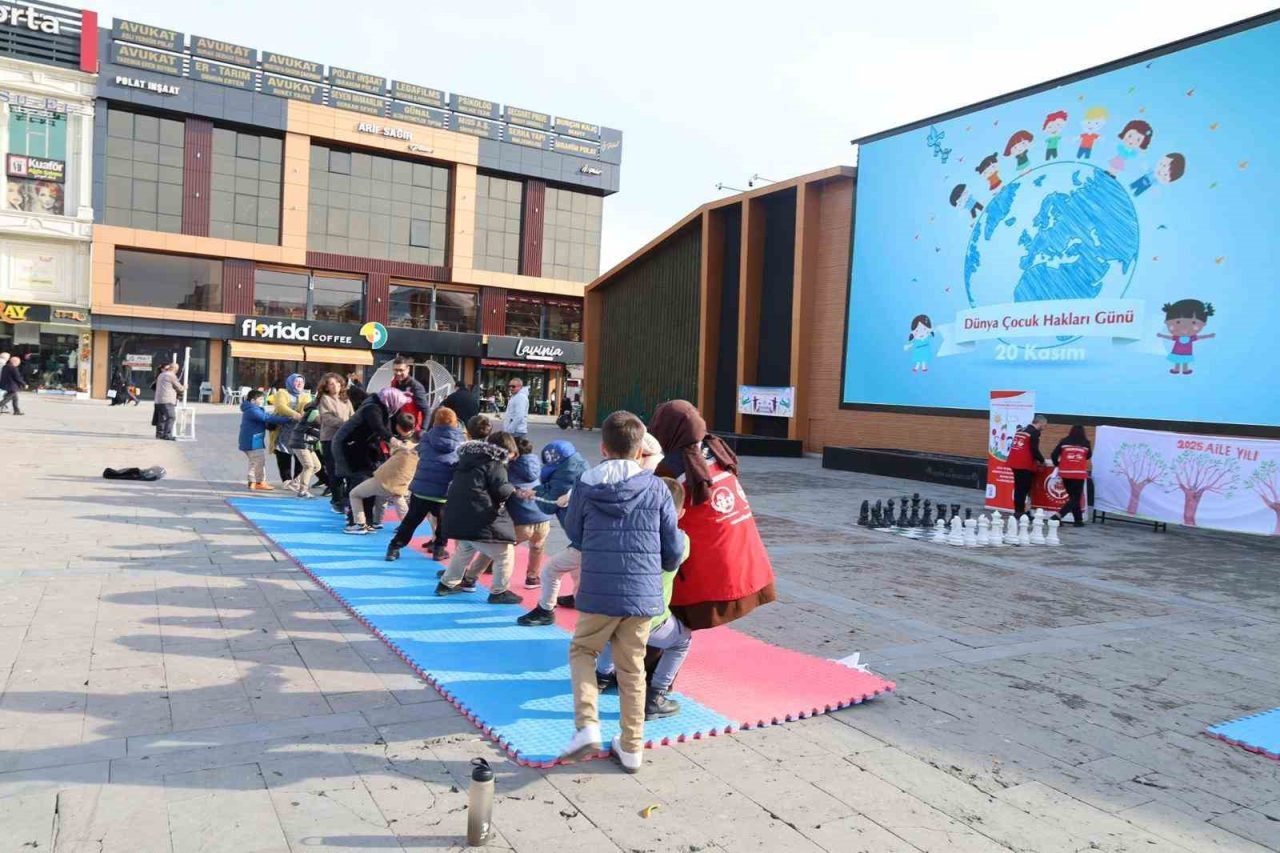 Erzincan’da 20 Kasım Dünya Çocuk Hakları Günü kapsamında düzenlenen etkinlikler,