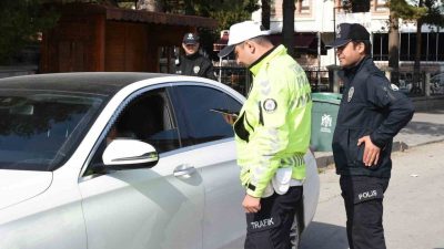 Erzincan İl Emniyet Müdürlüğü ekipleri, öğrencilerin güvenli bir eğitim ortamında